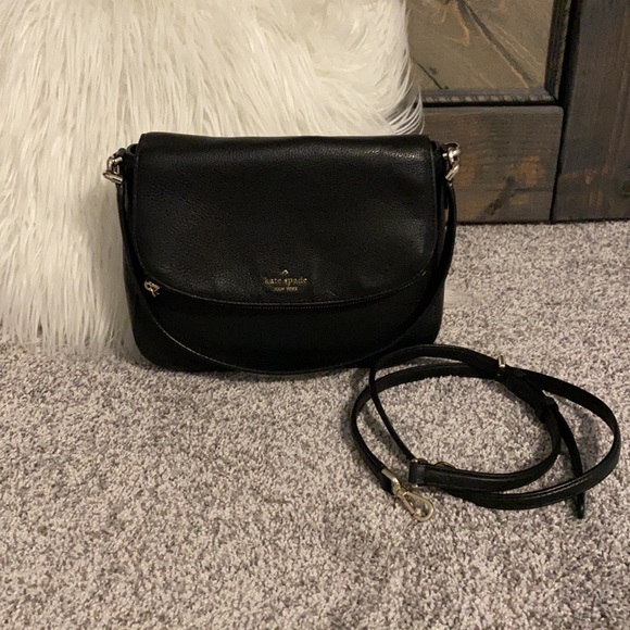 kate spade Handbags - 🌸 Classic kate spade black crossbody 🌸